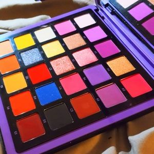 SOLD ABH N❤️RVINA EYESHADOW PRO PIGMENT PALETTE NUMBER ONE